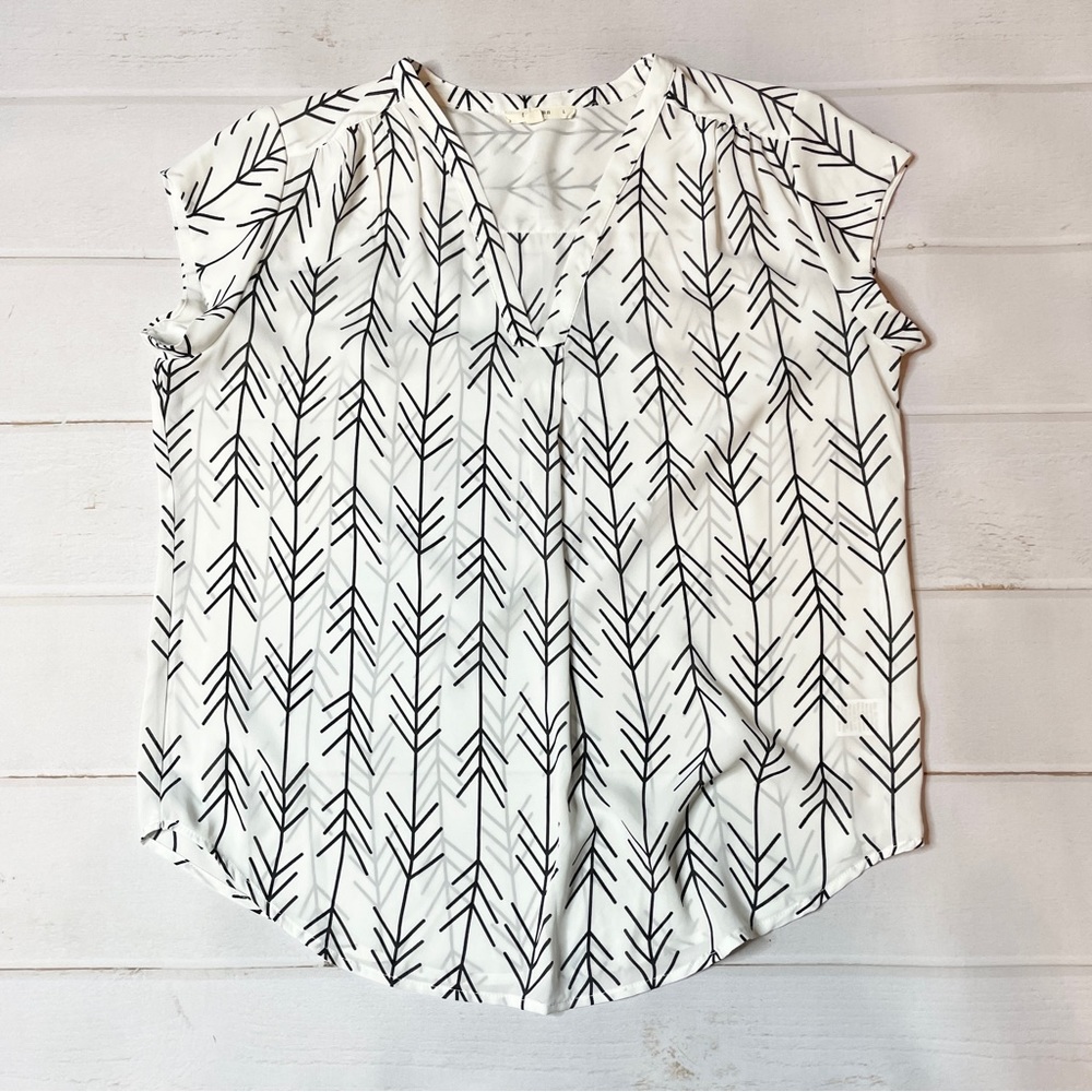 Fun2Fun - Women’s White & Black Arrows Blouse
